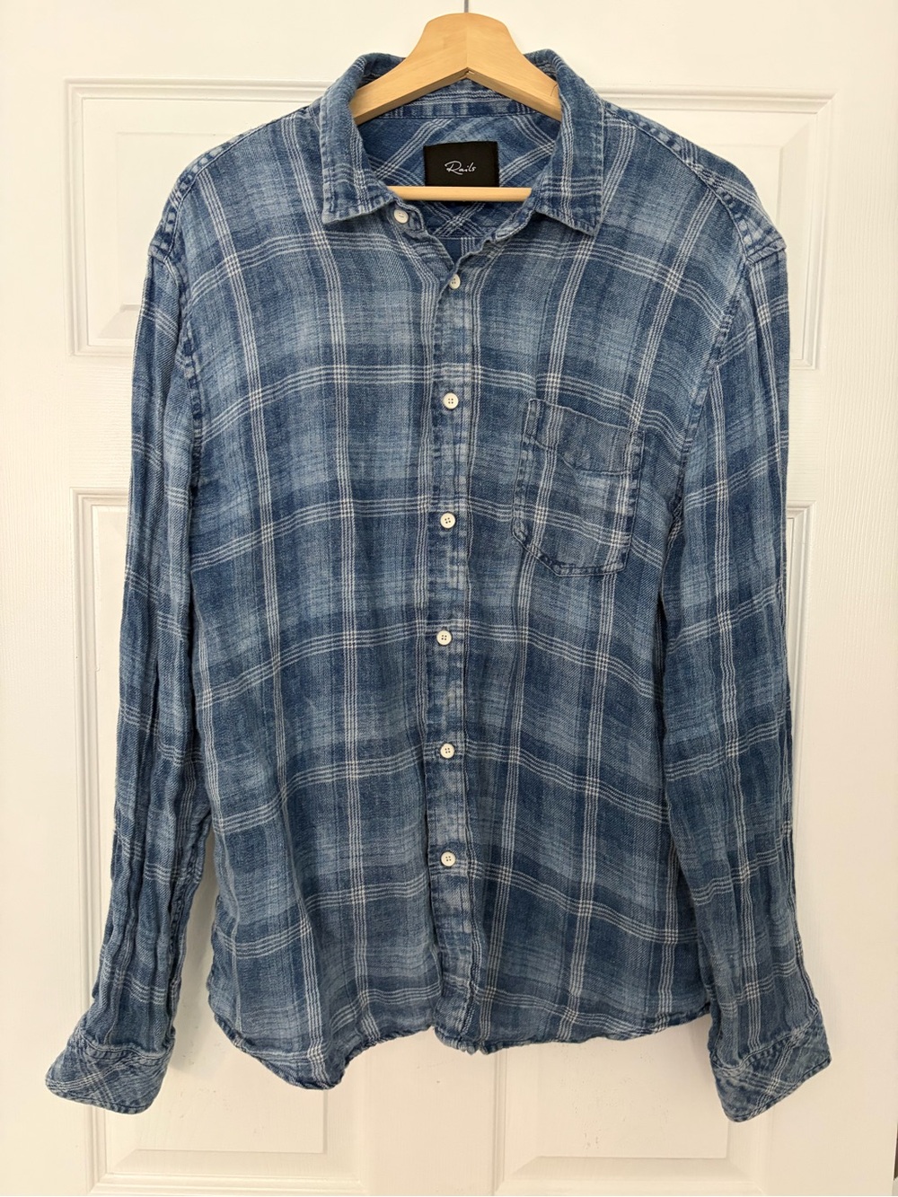 Rails Men’s Blue Plaid Button-Up Shirt size L
